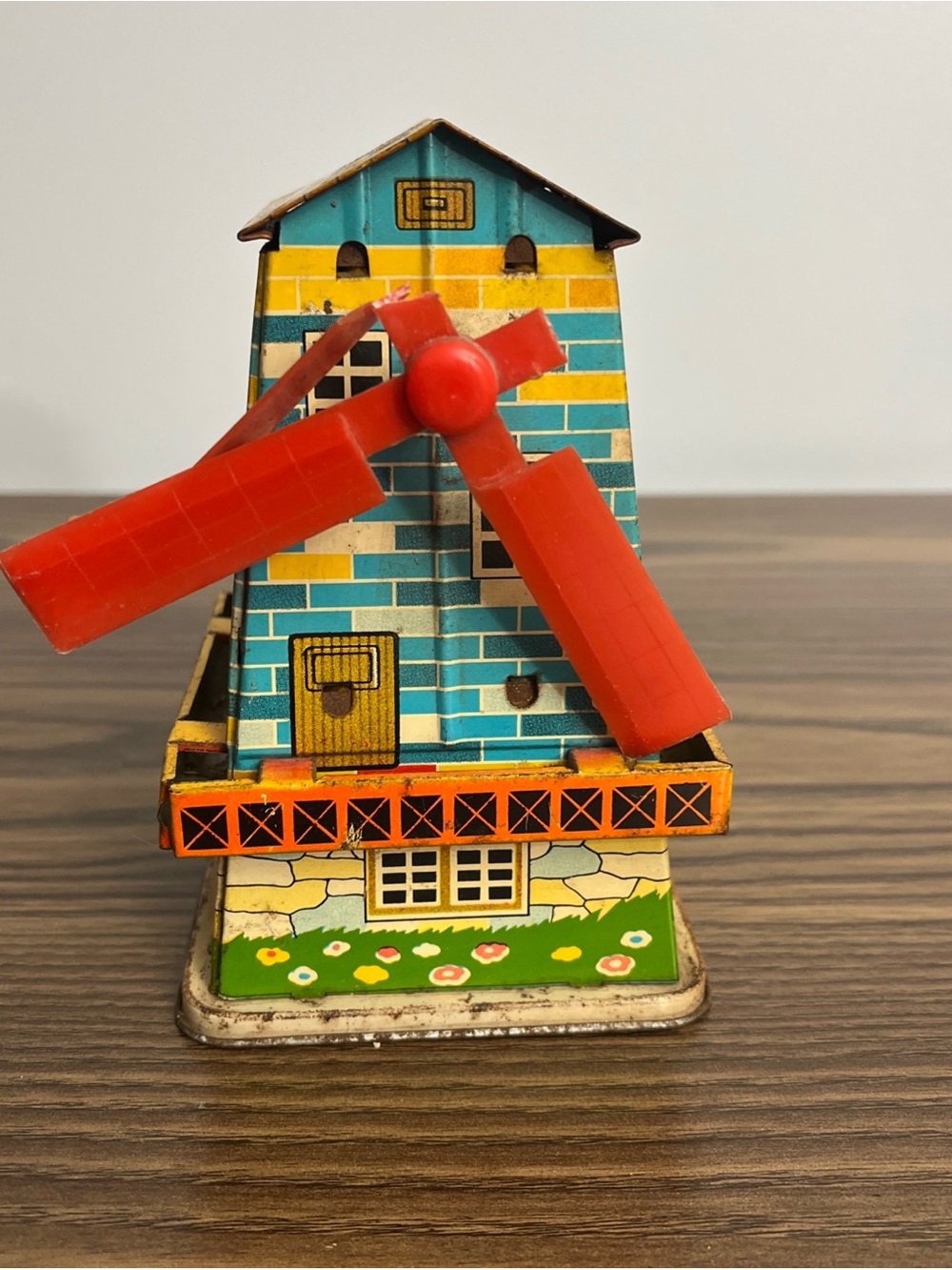 VINTAGE SHUDO WIND-MILL TIN SAVINGS BANK MADE IN JAPAN WITH key